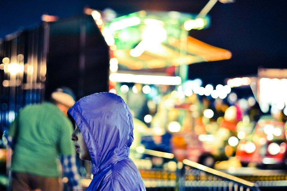 Leicester Abbey Park Fireworks<br />
因为没有三角架，所以只能照人了。