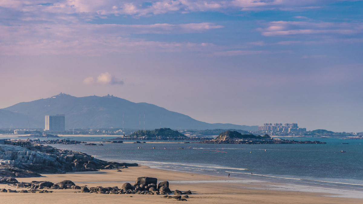 福建第一大岛海坛岛通了铁路之后交通更为便捷虽然没看到蓝眼泪但阳光