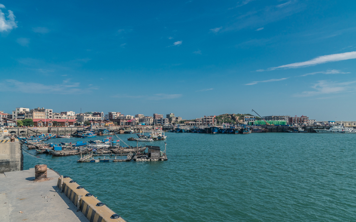 福建第一大岛海坛岛通了铁路之后交通更为便捷虽然没看到蓝眼泪但阳光