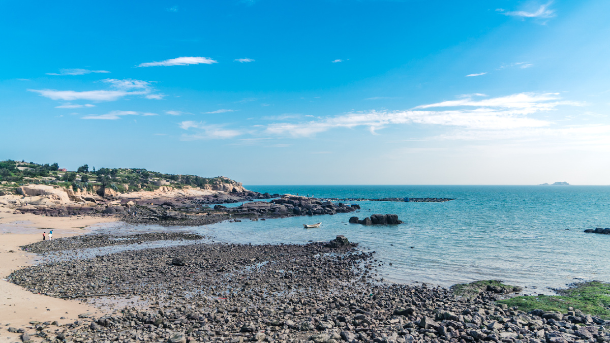 福建第一大岛海坛岛通了铁路之后交通更为便捷虽然没看到蓝眼泪但阳光
