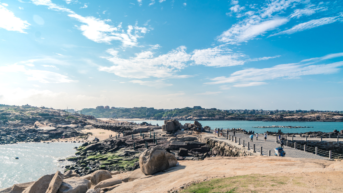 福建第一大岛海坛岛通了铁路之后交通更为便捷虽然没看到蓝眼泪但阳光