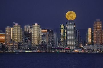 09. Full Moon Over One America Plaza