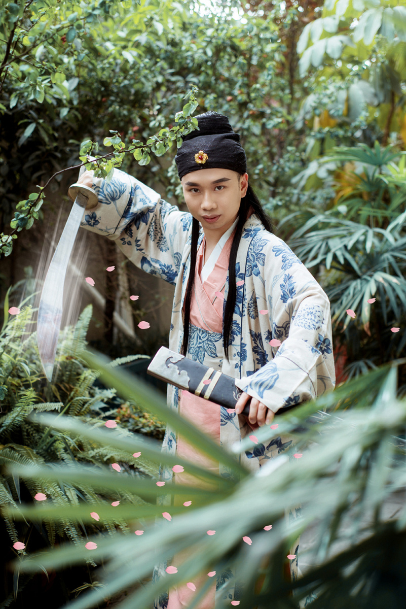 杨大侠(heroyang)cos剧照:江湖上不缺自私自利的刀客,缺的是济世