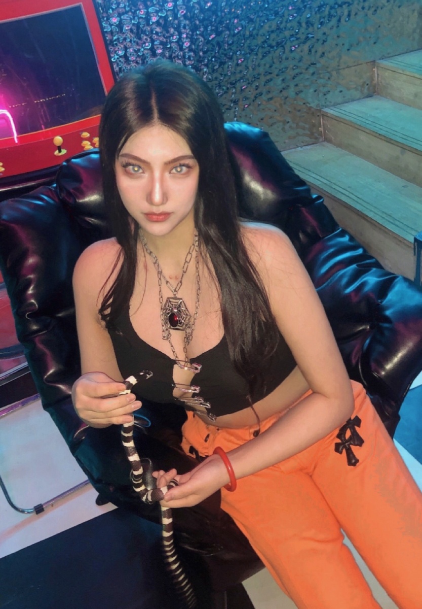酷酷的小姐姐