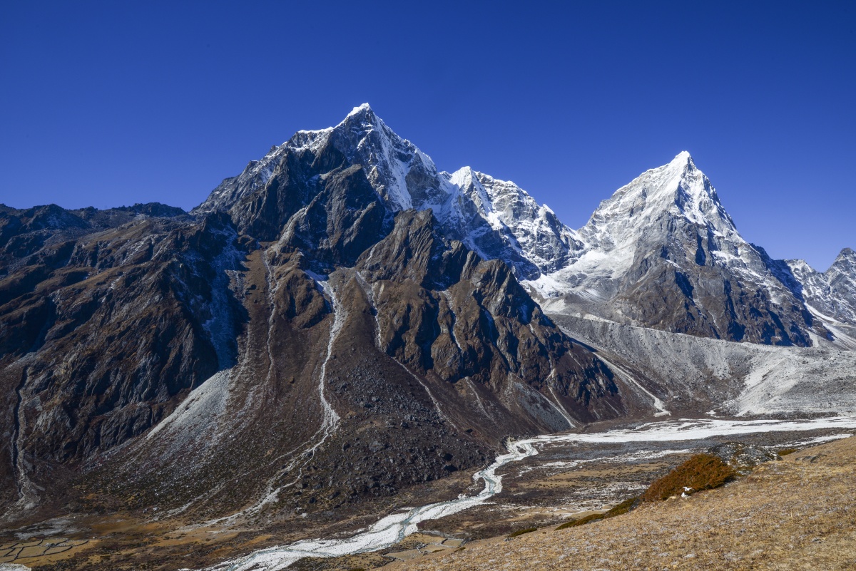 龙行天下海阔天空