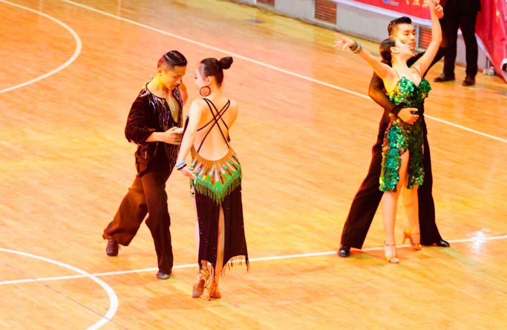 古典舞踏歌视频,马家窑文化时期已有踏歌唐代更繁荣