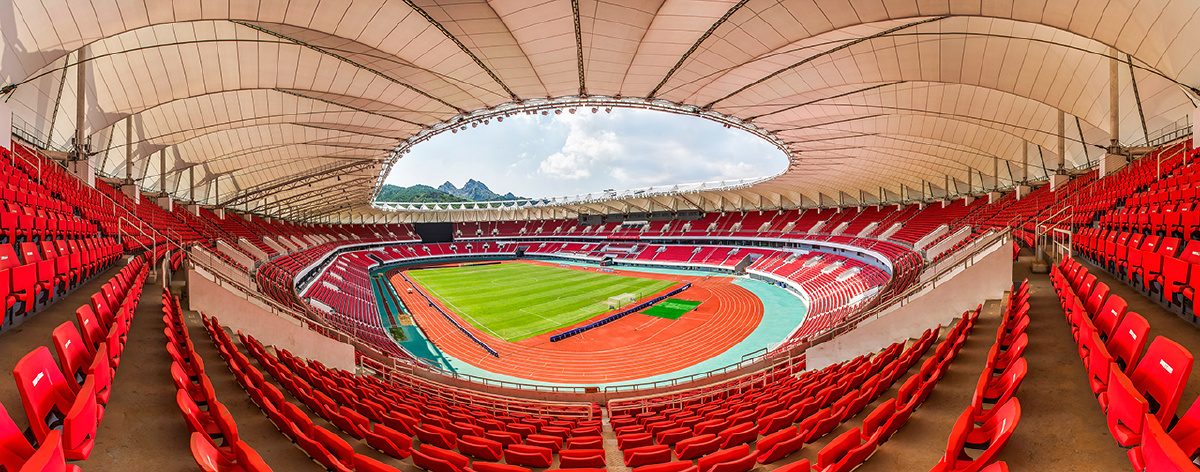 青岛的国信体育场,其内部设计风格令人叹为观止.