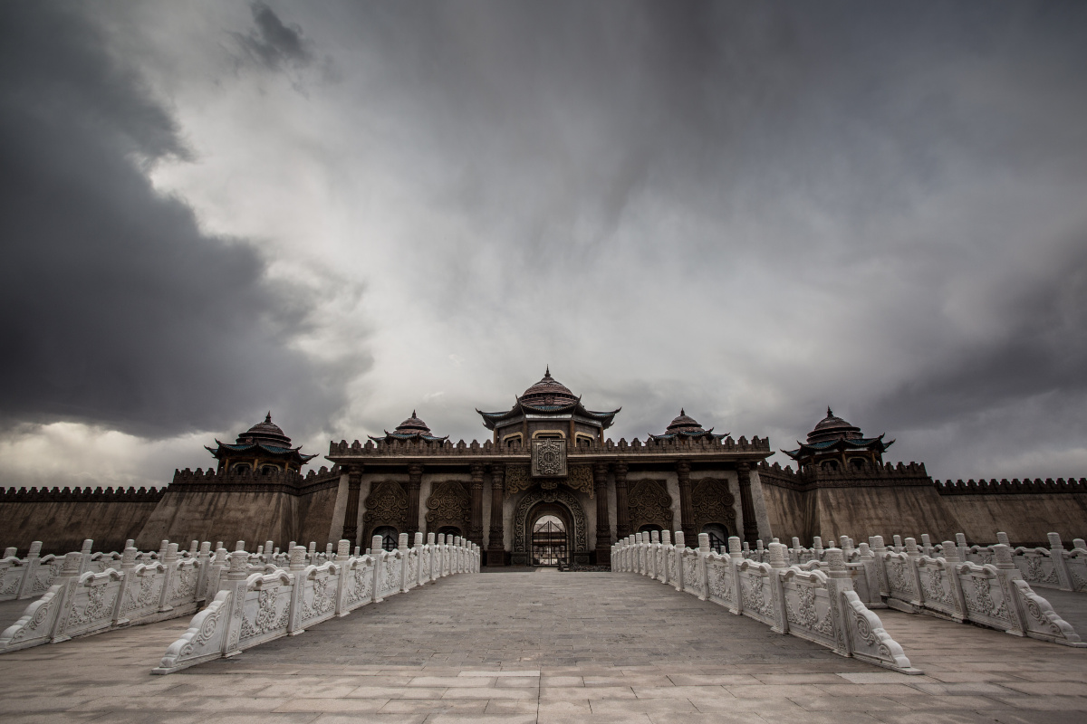 鄂尔多斯蒙古源流影视城崇天门