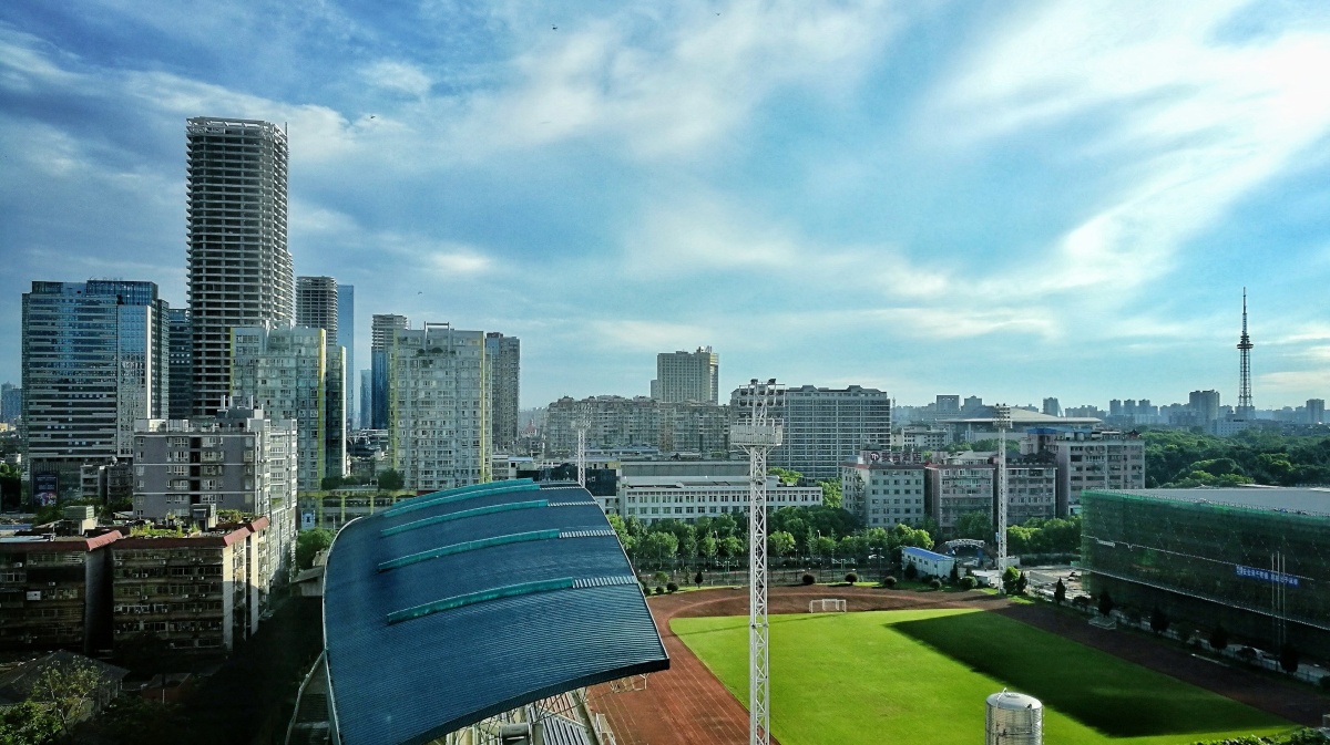 从宾馆拍窗外的长沙城