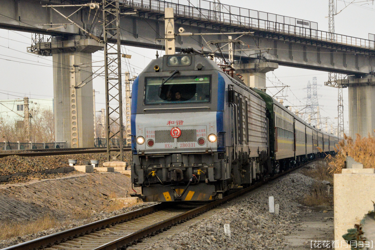 拉奇怪车底的2b,居然还有两节z22的