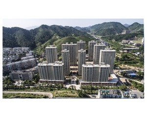 《对比》赵坚  13754280789