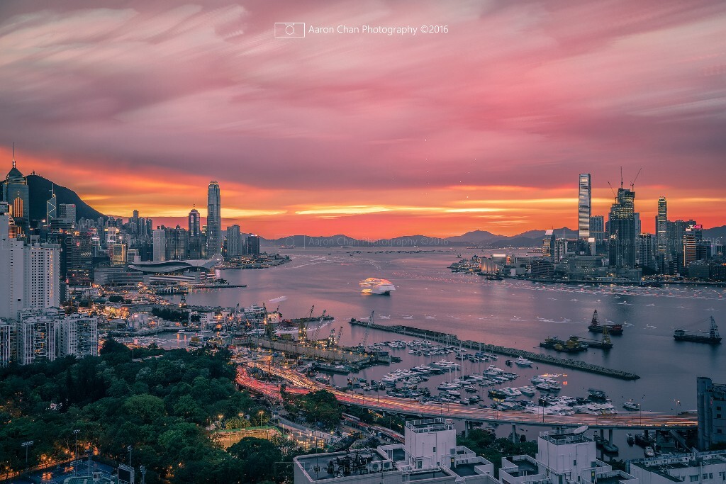 心中有光，就不會懼怕最黑的夜。。。夢幻維港