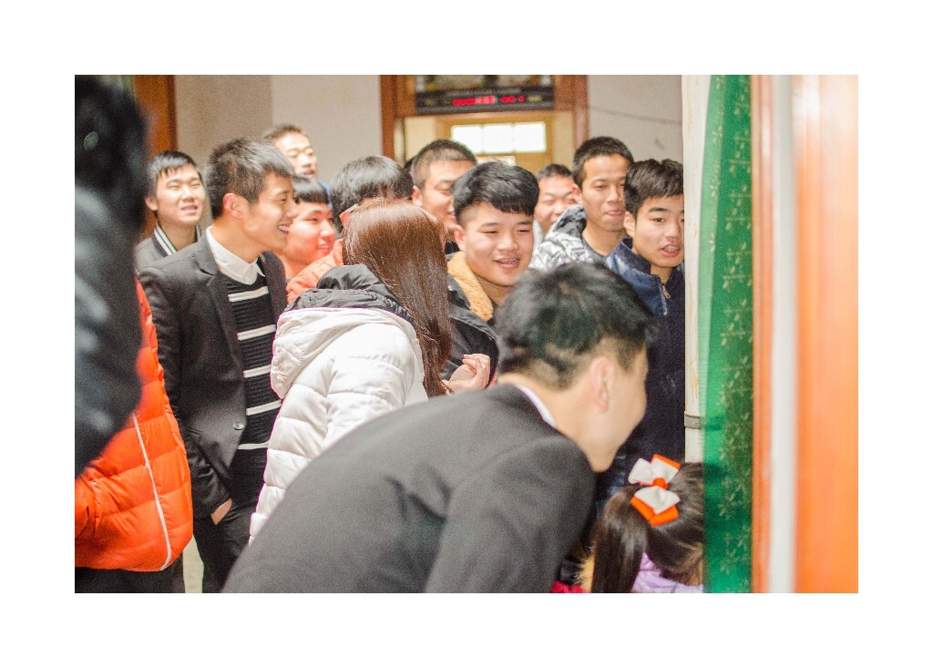 我来到了你所在的门口<br />
可是门却没开<br />
原来是要红包呢