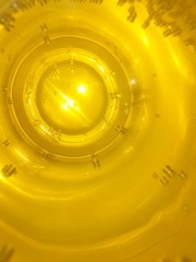 636982