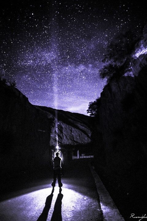 星河战士<br />
摄于西藏昌都地区竹卡县，又是本人自拍，唉。明日又将上路，我发现我是真的爱上了西藏那种纯粹的震撼了