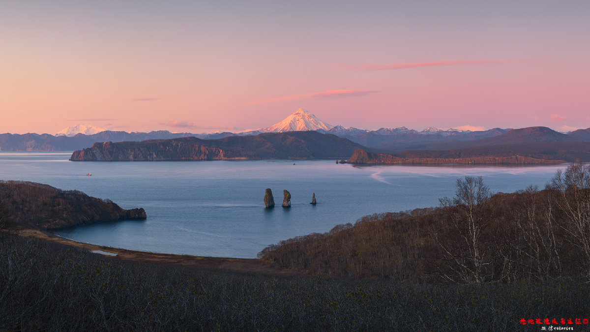 俄罗斯堪察加半岛的阿瓦恰湾总是充满了迷人的光线