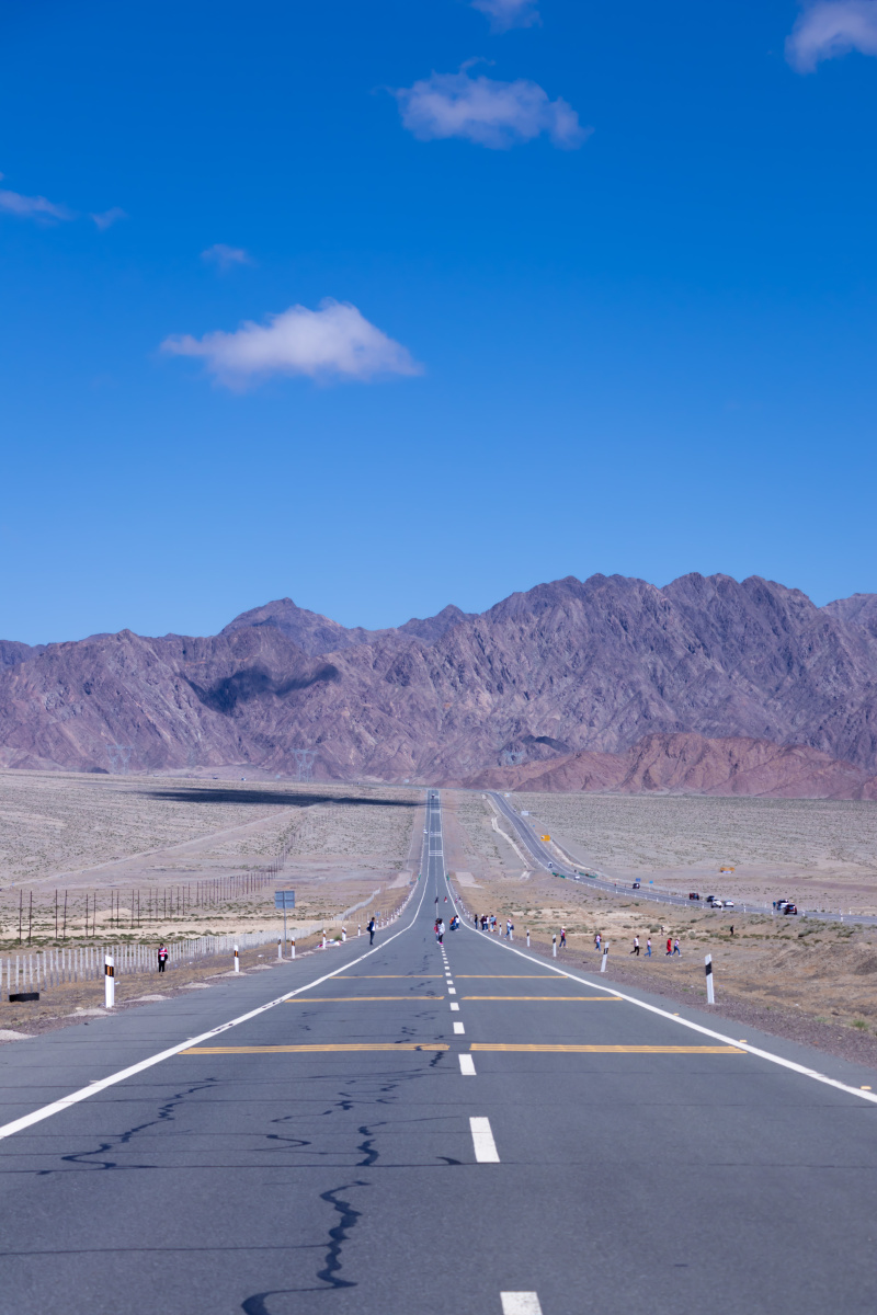 西北空旷的公路