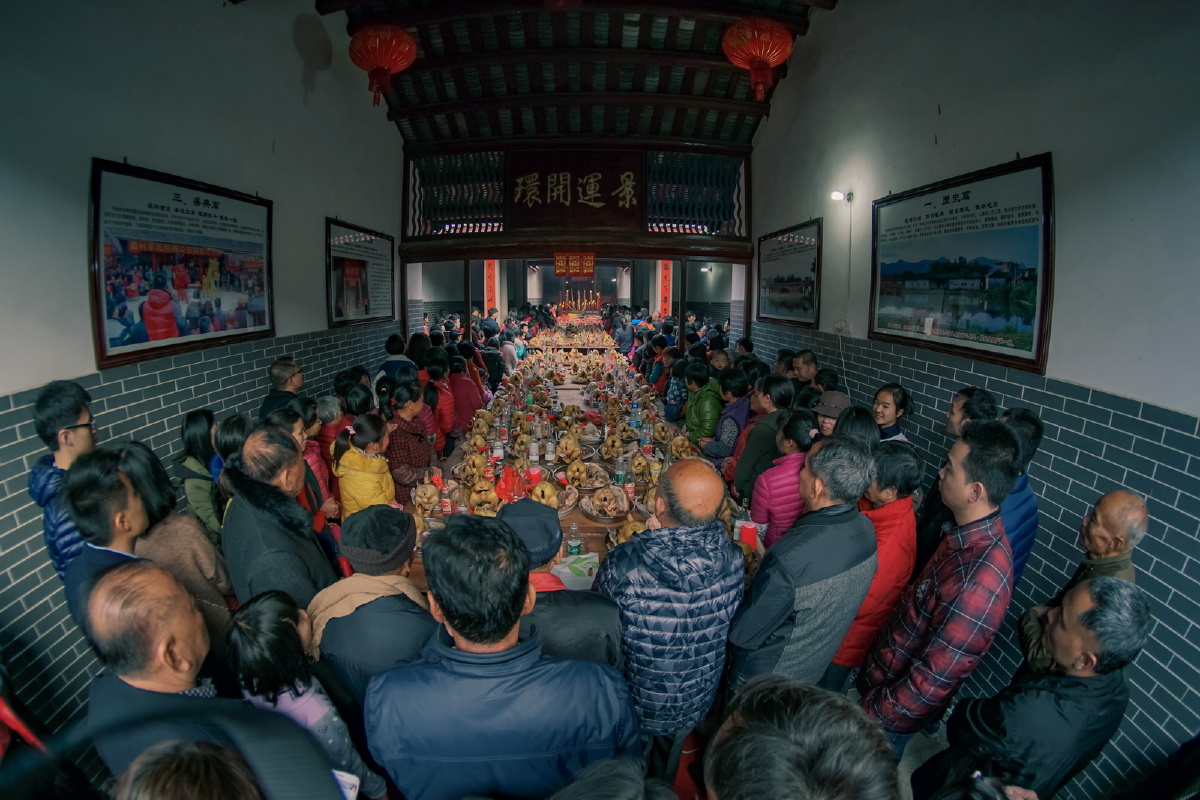 祭祖 祠堂是外出游子和宗亲们心中的根,历代宗亲都是利用祠堂作为活动