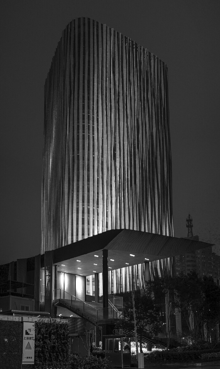 虹口soho大楼，房产商潘石逸请世界著名的建筑大师设计建造。