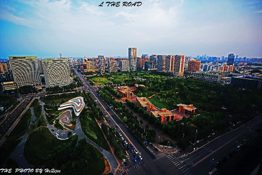 十字路口<br />
作者：何其杰<br />
邮箱：asdfrwedwa@163.com<br />
电话：15811123810