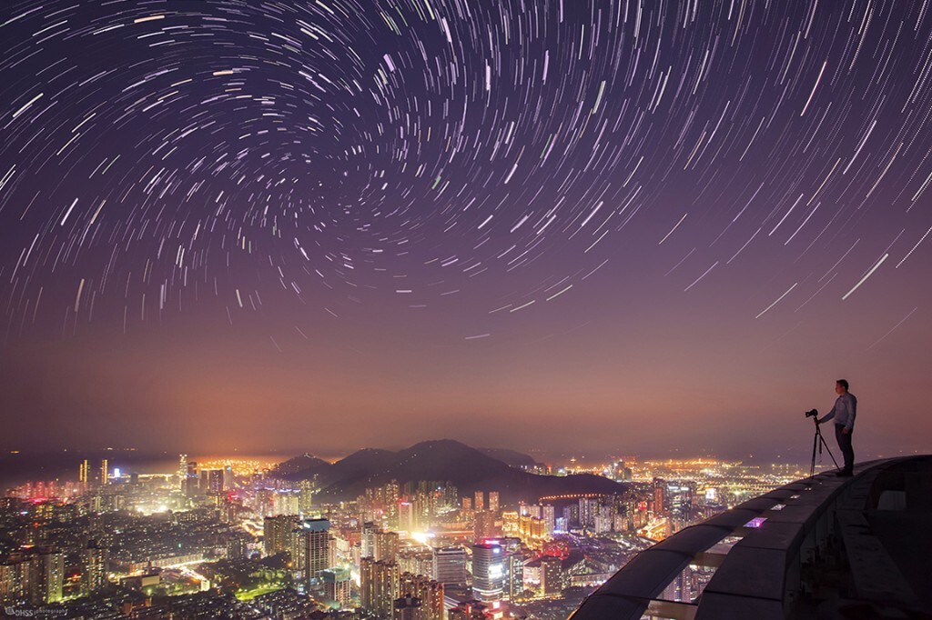 当你想摘星星，你不见得可以拿到一个，但也不致抓到一手的泥巴。——李奥贝纳<br />
<br />
害怕上不去，<br />
上去又害怕，<br />
就这么矛盾，<br />
又让人倾心，<br />
这就是爬楼日常。<br />
<br />
（*感谢更深的蓝出镜）