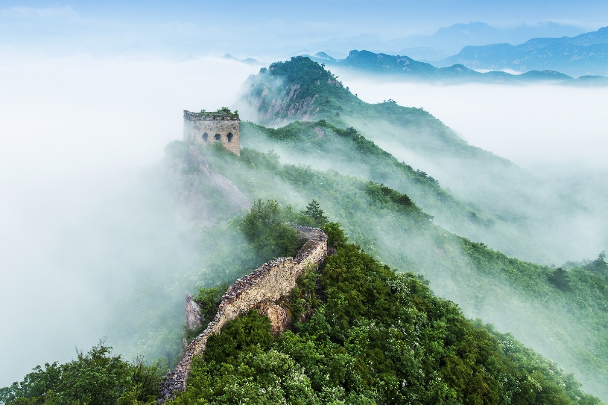 秦皇岛董家口长城风景区,雨后长城,云雾缭绕,更加雄伟壮观!