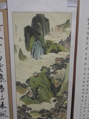 1563878