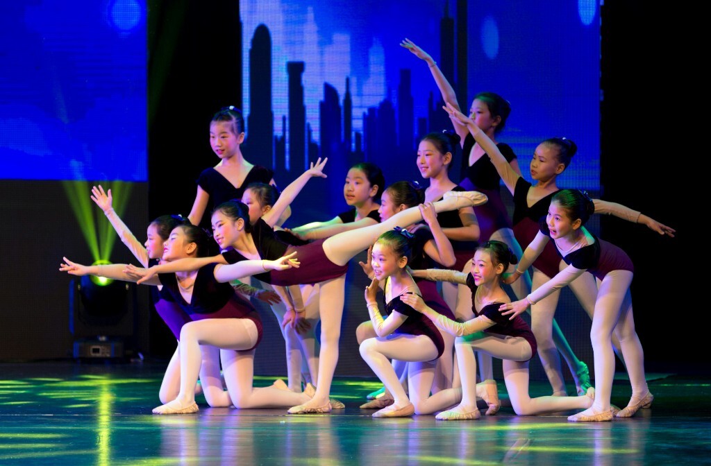 北京新起点舞蹈,宴会芭蕾舞蹈系女生以歌声迎新年