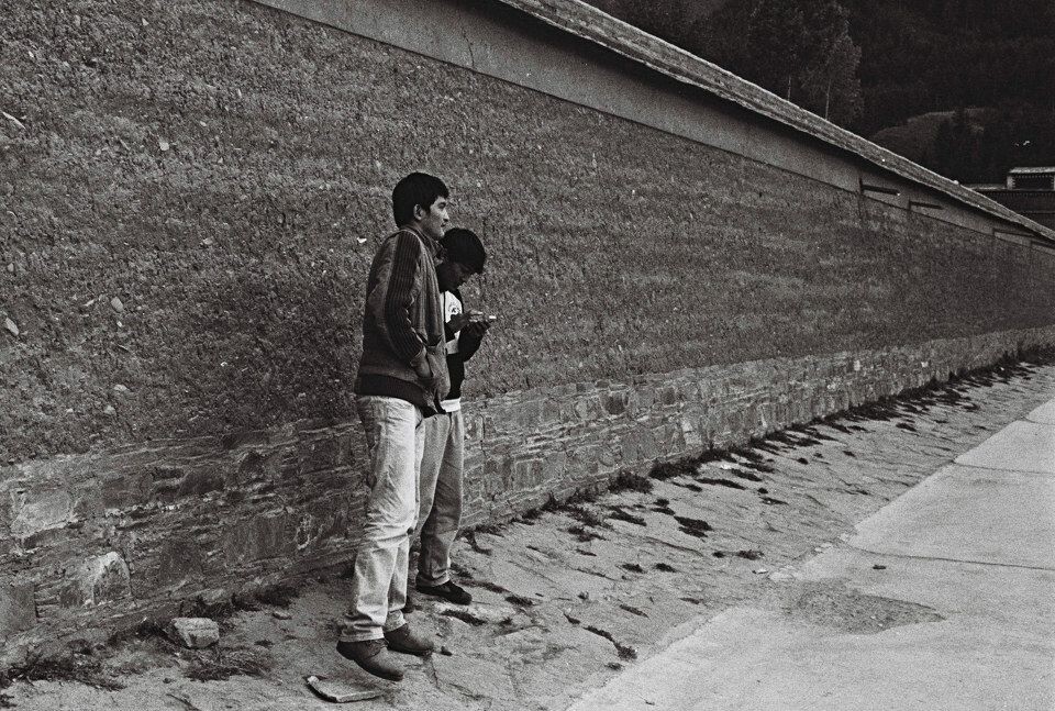 Corner boys. Xiahe, Gansu<br />