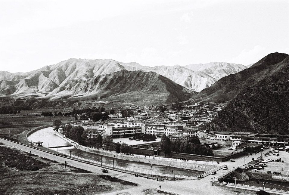 Residential area besides the Labulen Temple. Xiahe, Gansu<br />