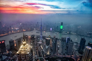 陆家嘴的海水与火焰