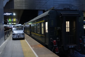 2370565