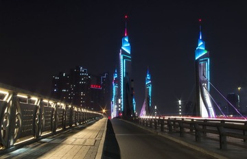 运河桥的夜景