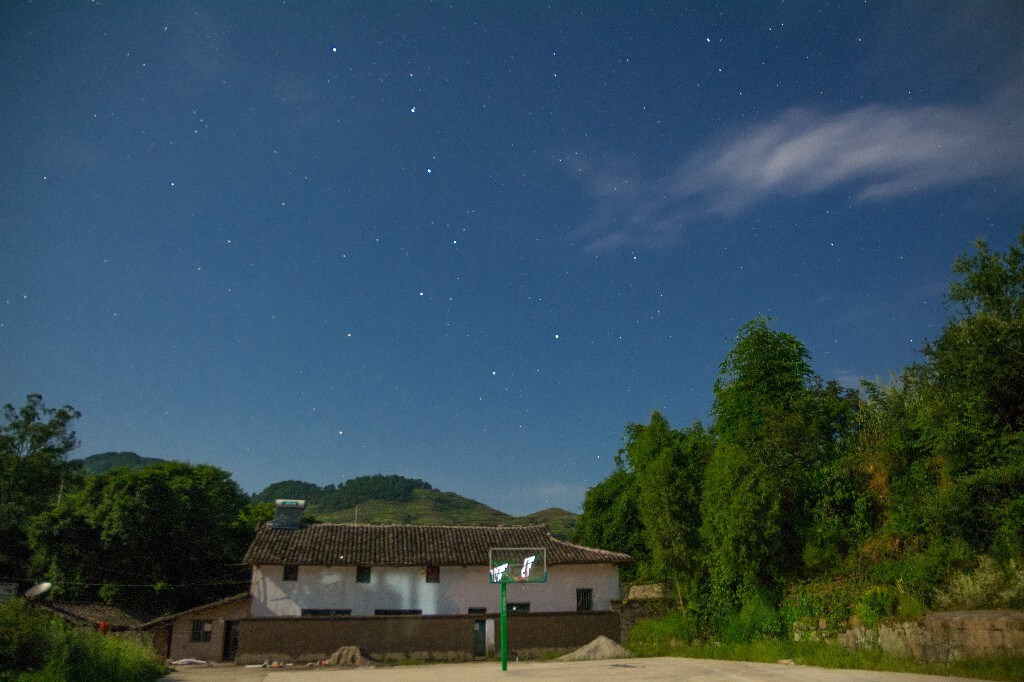 一次失败的夜景拍摄,但是我还是选择把它传上来,在那个山沟里的景色和孩子们真的给了我太多回忆,遗憾权当做是明年再归来的动力