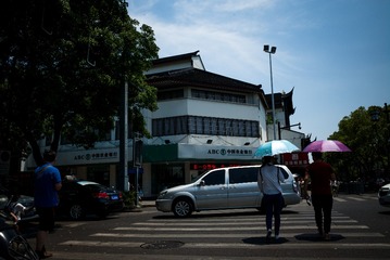 L1004896