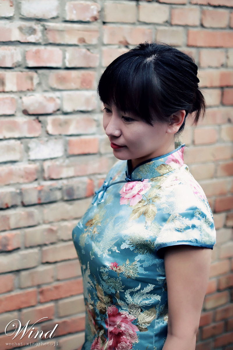 【行摄图记】798 · 文静旗袍女子