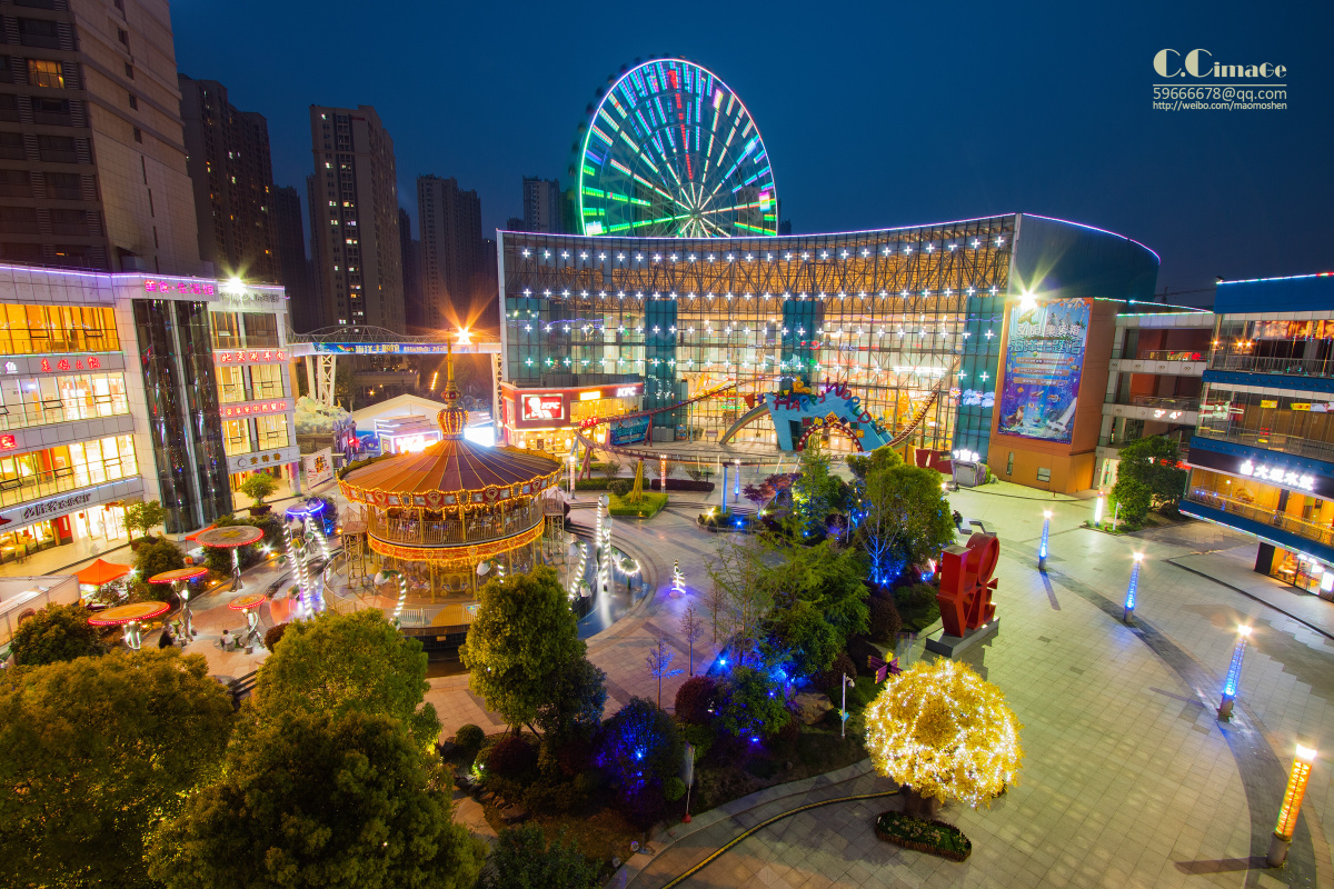 南京弘阳广场,江北唯一还算看得过去的商业街区,这些年眼瞅着这里变得