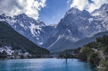 玉龙圣光，白水不竭