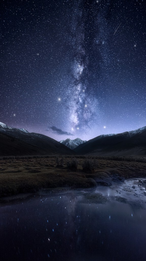 《追星星的人》其实在接触摄影之前，我已经忘记星空很久了。走在车水马龙，霓虹璀璨的城市，身体和心灵都容易被淹没在物欲横流的滚滚红尘里，我们都只记得天黑了以后要点灯，而忘记了天黑以后还有月光朗朗，还有星空万里。开始追星的人阿卡.Carson
