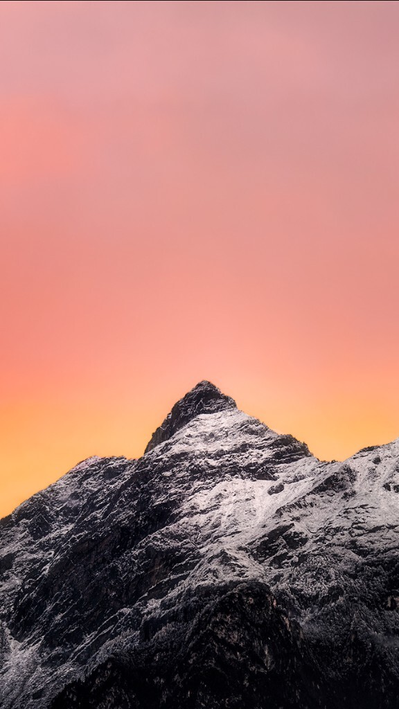《Snow mountain》拍摄于丹康藏寨。这是我想要表现出来的雪山。简约，巍峨。阿卡.Carson