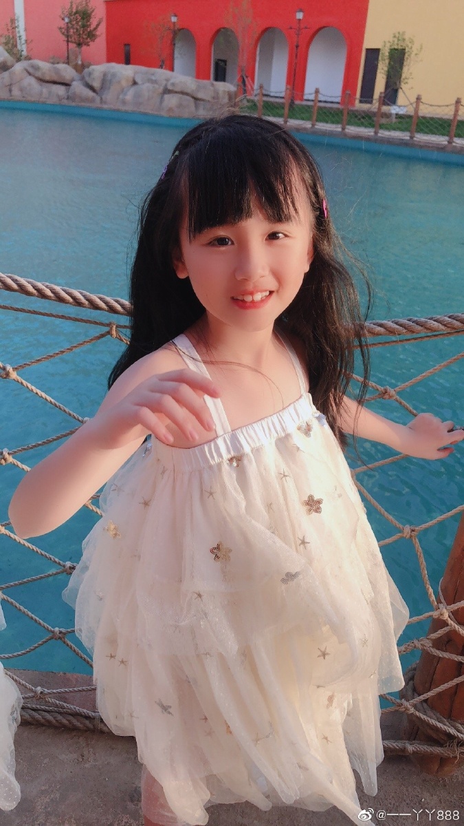 一一丫丫依依也爱欣然 - 图虫