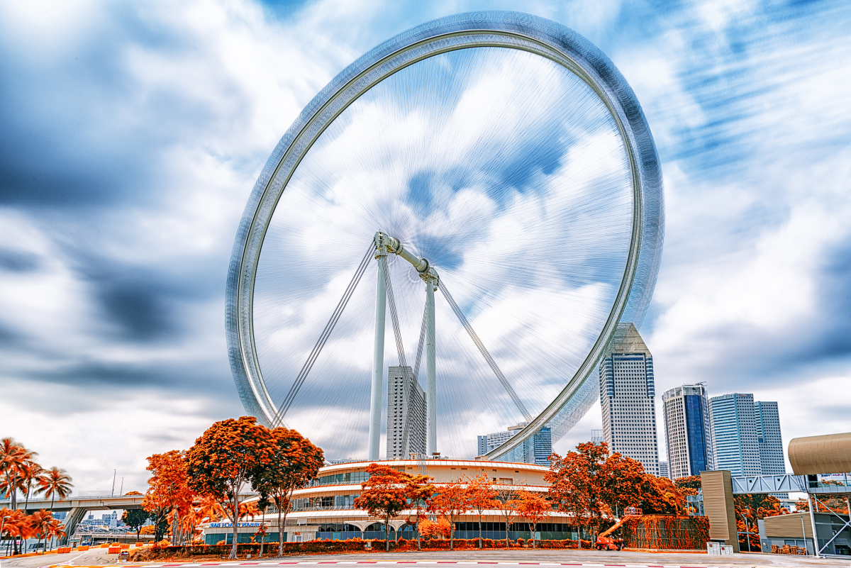 新加坡飞行者摩天轮,轮体直径达50米,总高度165米.24张堆栈.