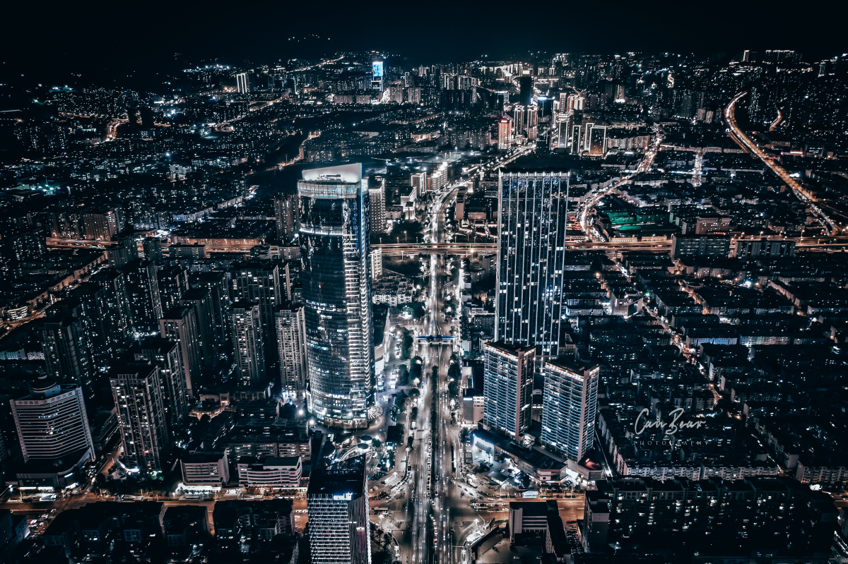 昆明同德广场迷离的夜,太清醒又怎么陶醉?