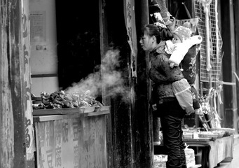母亲与孩子.jpg