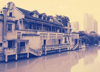 过去与今天，没有所谓这些。有的只是在与不在，你我眼前，心间。（高桥·仰贤堂）.jpg