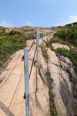 DSC_0047 陡峭的郊遊徑第三段有鐵鍊和欄杆作扶手