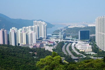 DSC_0023 登婆髻山坳途中回望東涌市鎮