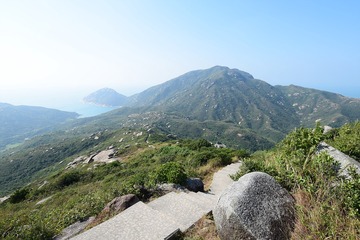 DSC_0060 落陰菱坳途中前望山地塘(陰山)及遠處的大角