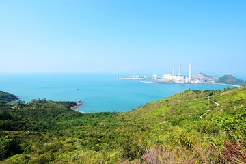 DSC_0088 山徑眺望西面的下尾灣及南丫島發電站