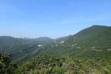 DSC_0067 野豬徑山頂望紫羅蘭山、陽明山莊、渣甸山及畢拿山